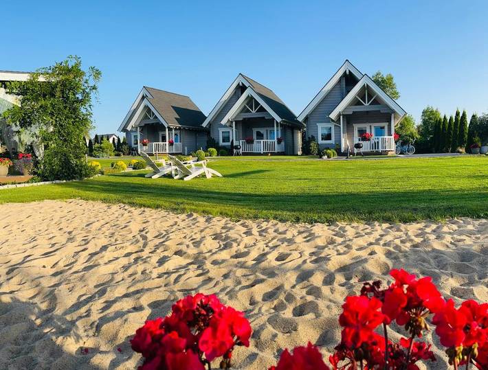 Domek letniskowy dla 10 osób, z ogród i widok oraz widok na jezioro w Sarbinowo