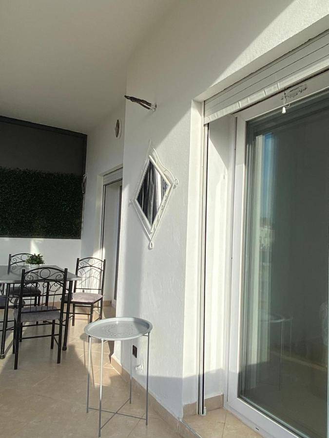 Gîte pour 13 personnes, avec piscine ainsi que terrasse et vue, animaux acceptés dans Madagh