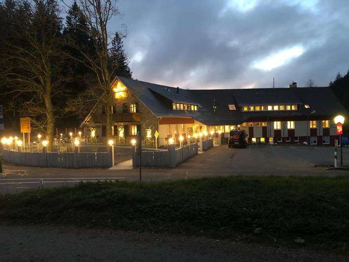 Hôtel pour 3 personnes, avec jacuzzi et sauna ainsi que jardin et terrasse, animaux acceptés
