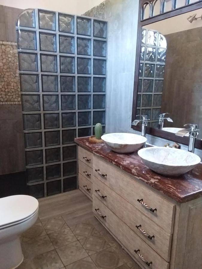 Chambre pour 2 personnes avec salle de bain privée in Tourves, Région de Brignoles