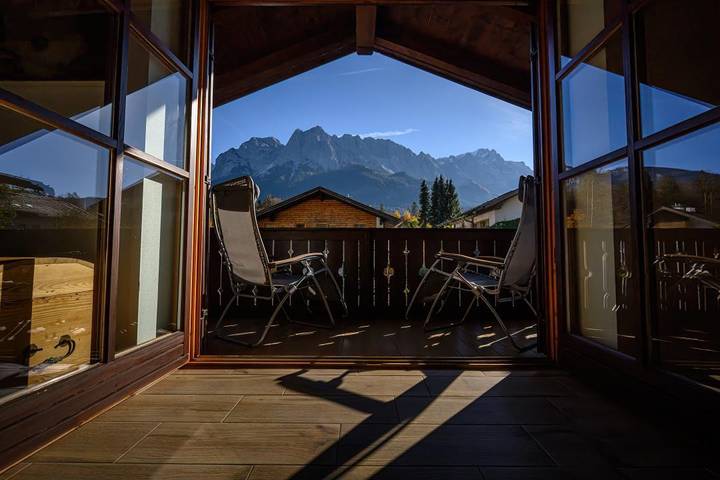 Ferienhaus für 4 Personen, mit Balkon und Balkon/Terrasse sowie Garten am Eibsee