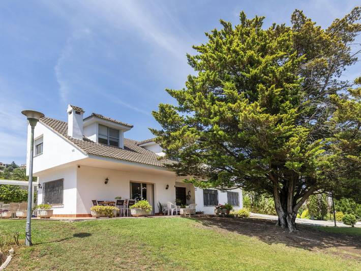 Ferienhaus für 8 Personen, mit Terrasse und Garten