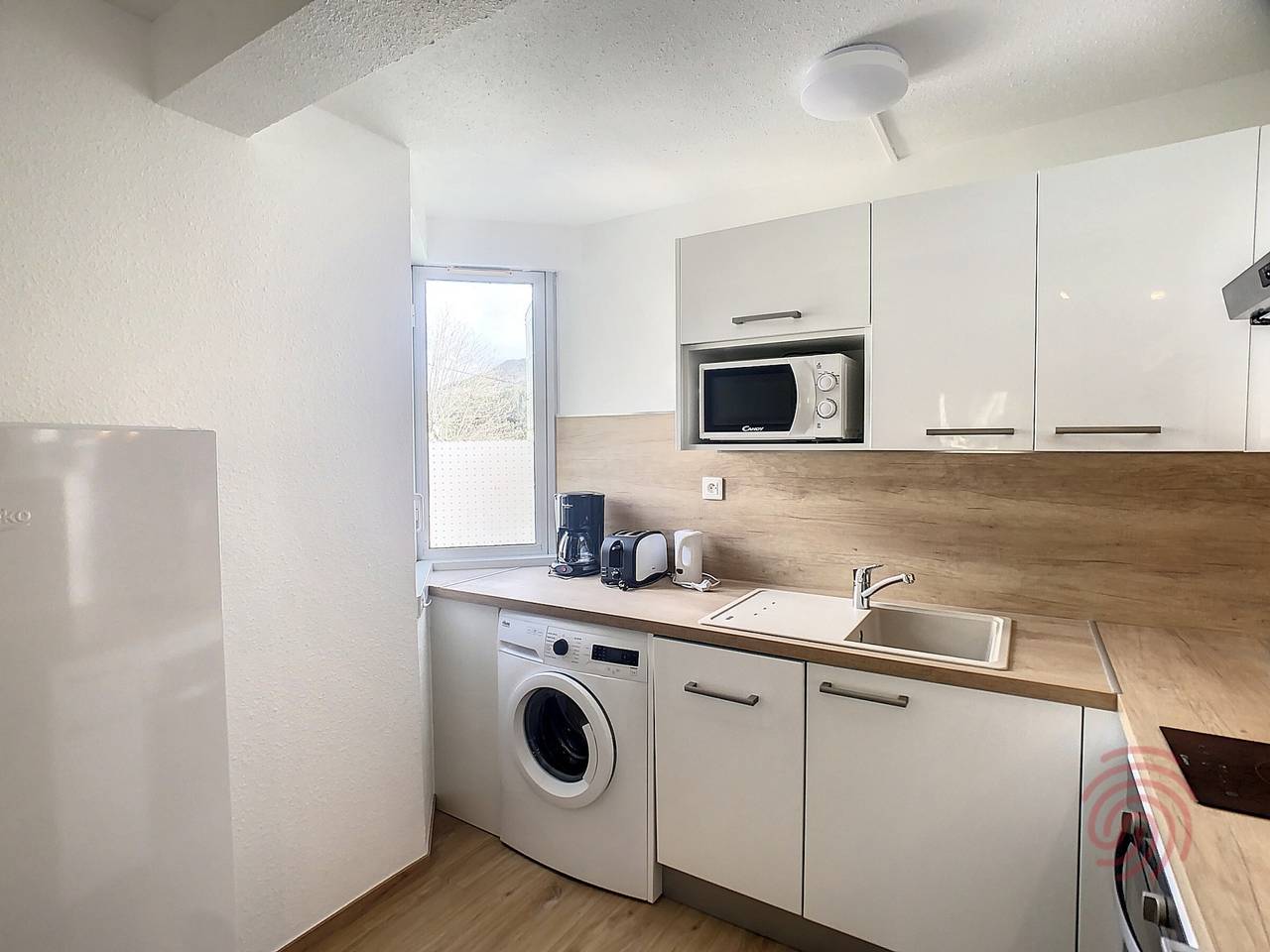 Ganzes Studio, Studio lumineux avec terrasse près des thermes et centre ville, accepte animaux, Wifi inclus. in Lamalou-les-Bains, Béziers und Umgebung