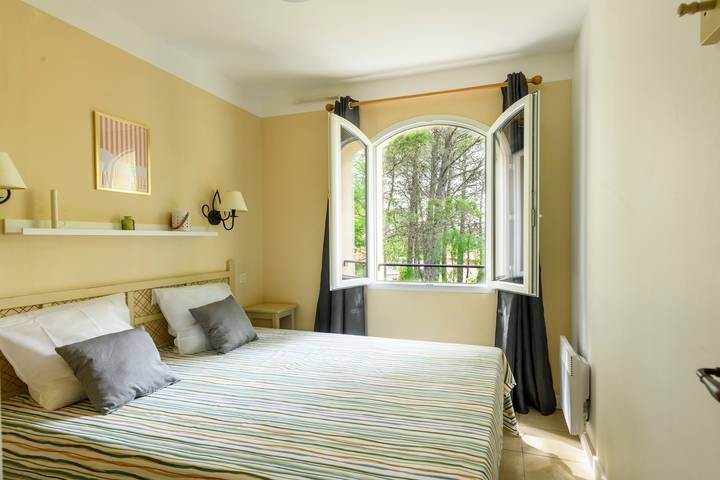 Location de vacances pour 6 personnes, avec terrasse et piscine à Grospierres - 3