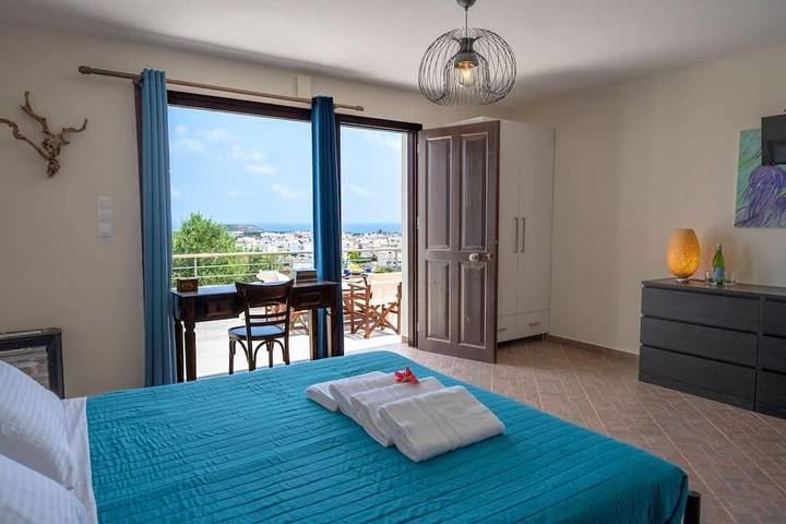 Gîte pour 4 personnes, avec jardin et vue dans Palekastron