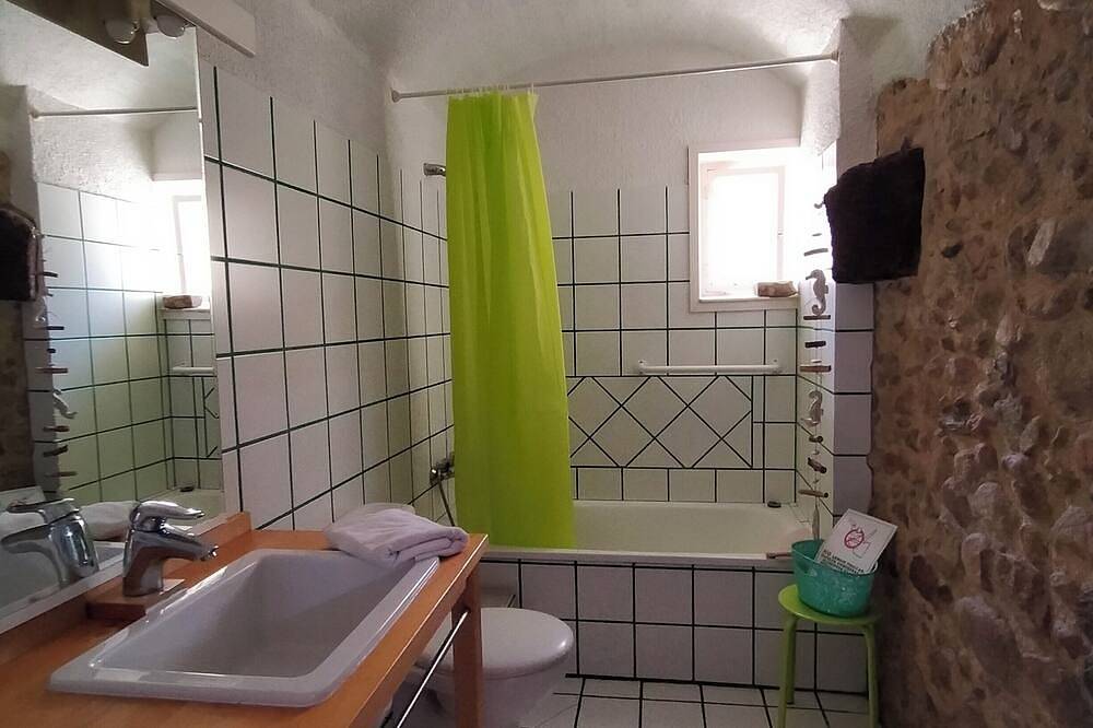 Can Torrelles, Masía Rural en Riudarenes Ideal Para Grupos y ¡petfriendly! in Riudarenes, Girona Province