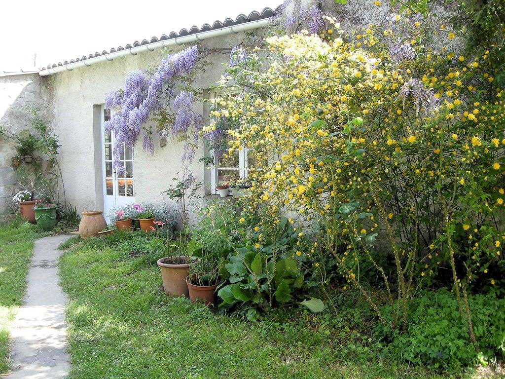 La Maison d'En Face in Saint-Affrique-les-Montagnes, Région de Castres