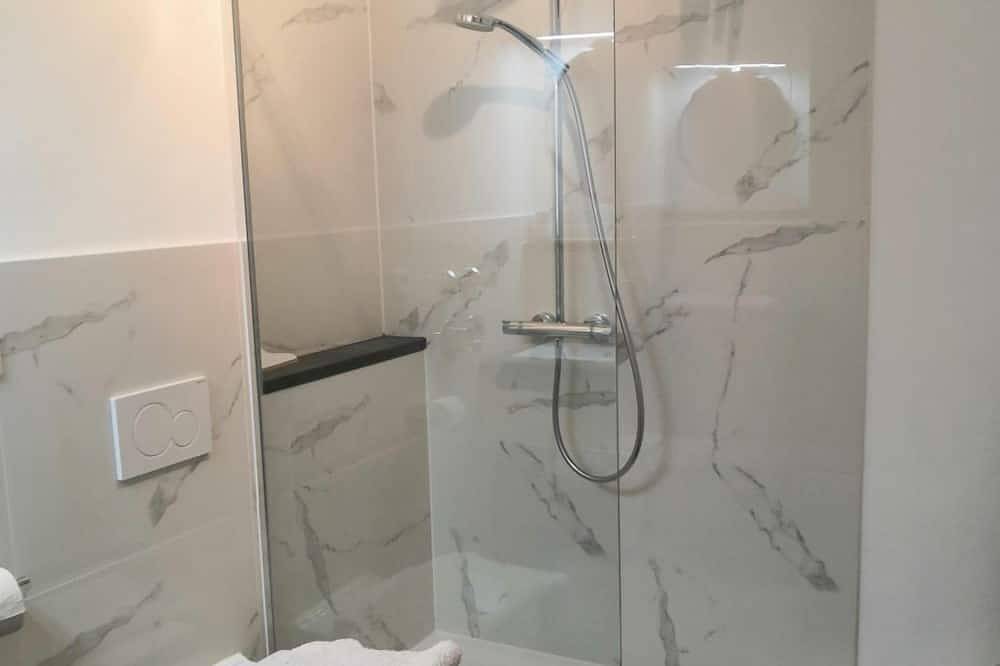 Ganze Wohnung, Ferienwohnung, 2.Stock Süd-Ost mit großem Balkon, 44 qm, 1 Zimmer Appartement in Prien, Prien am Chiemsee