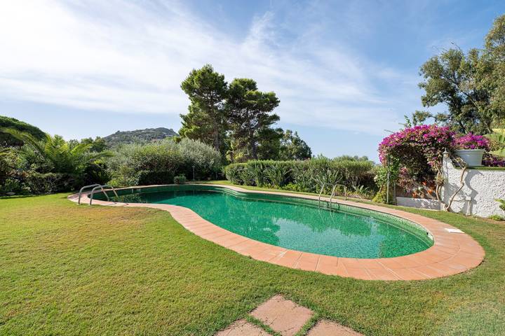 Villa Pounamu: splendid villa with pool facing the sea in Torre delle Stelle, Maracalagonis