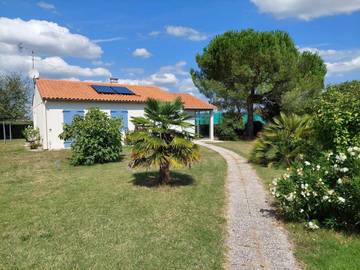 Location de vacances pour 6 personnes, avec jardin à Chaillevette