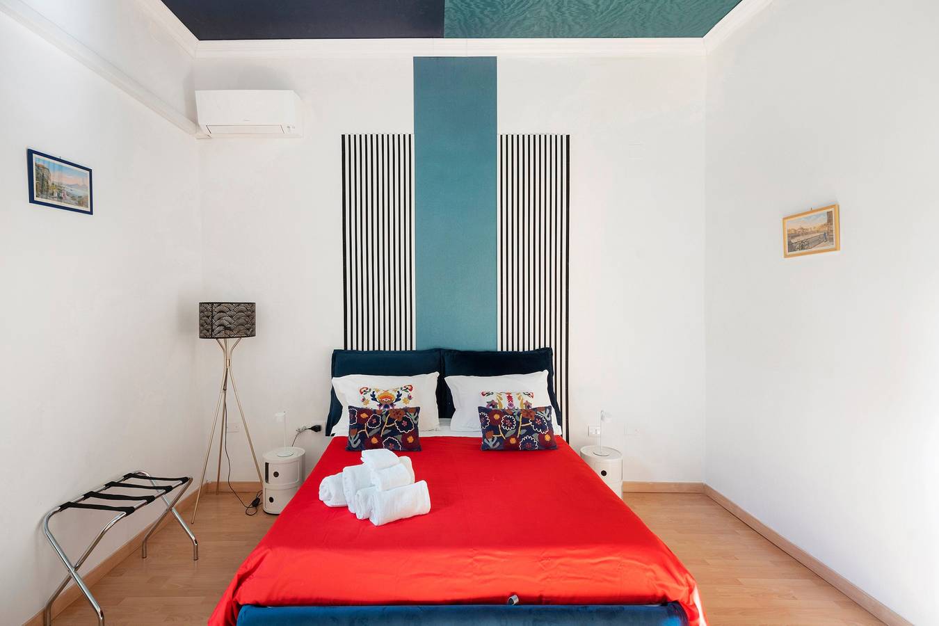 Entire apartment, Antica Dimora Deluxe 2 with Balcony, Wi-Fi, and Air Conditioning in Naples, Naples Province