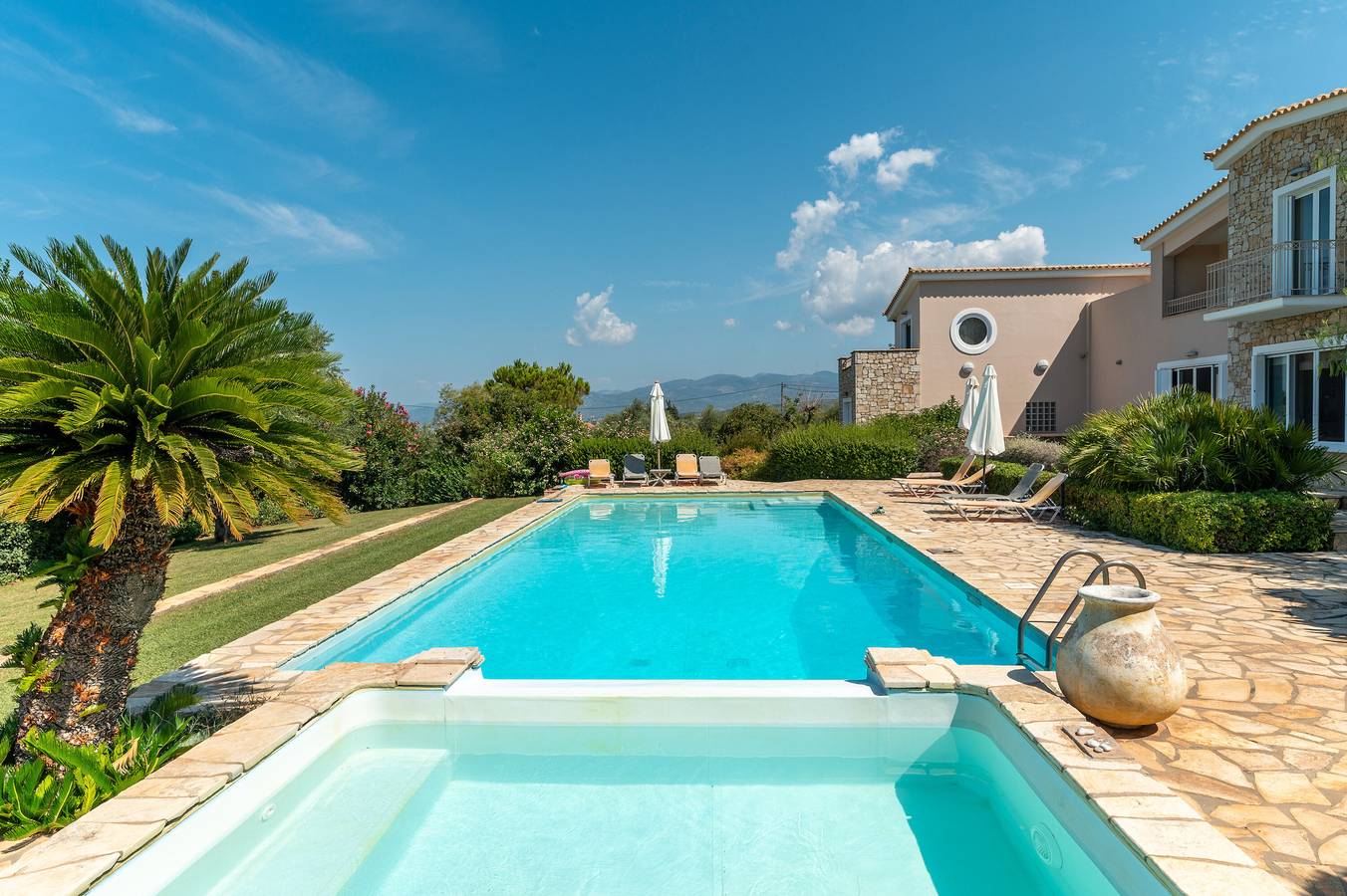 Villa 'Luxury Flora Kiparissia' mit Meerblick, Wi-Fi und Klimaanlage in Golf von Kyparissia
