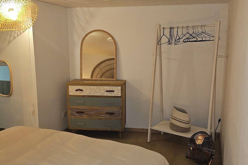 Apartamento entero, 54m² cocooning apartment in the center of St Cannat in Saint-Cannat, Region de Aix-en-Provence