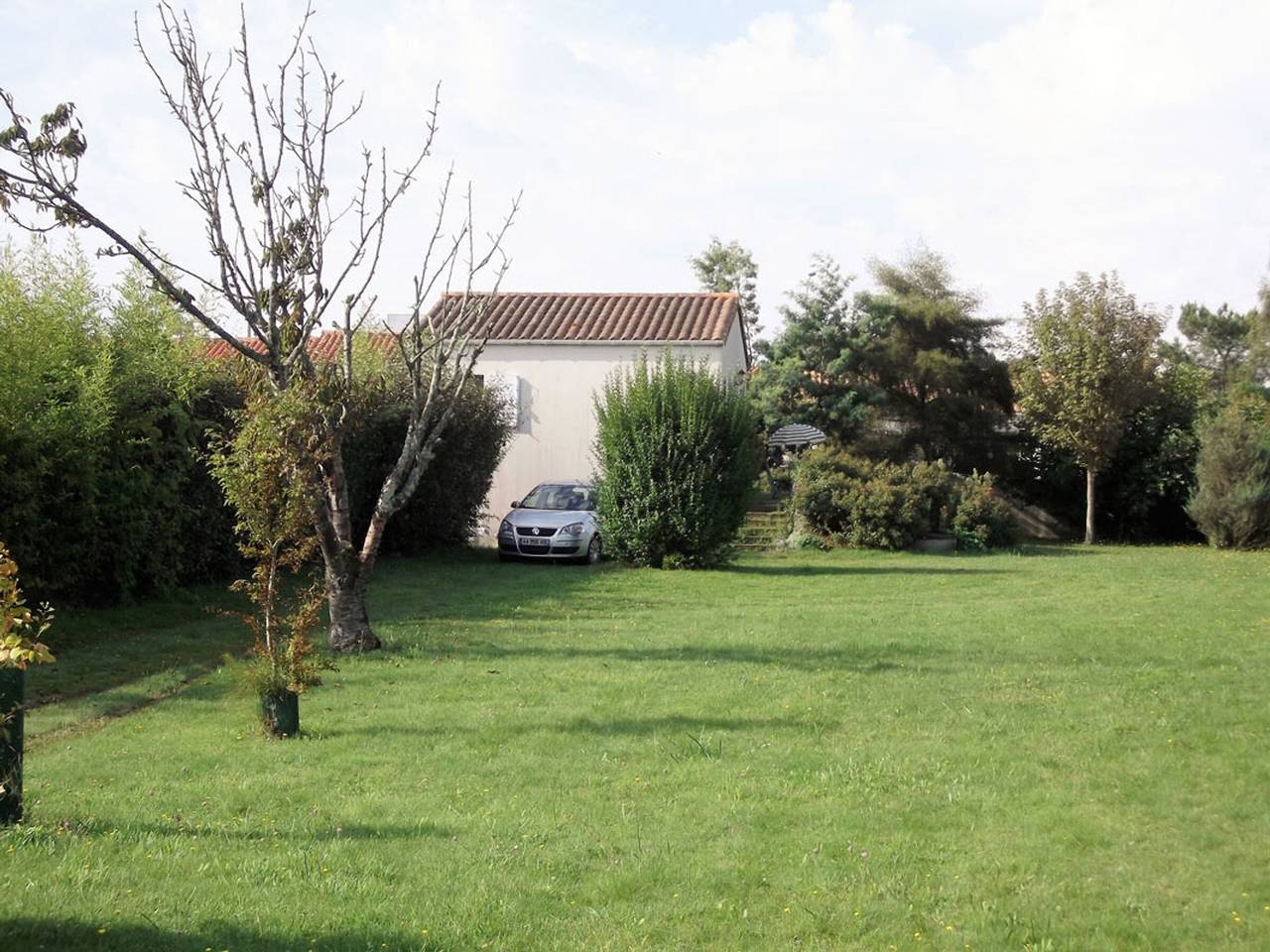 Maison individ. au calme, 1,5 km plage, grd terrain arboré, proche commerces, 1 ch., Tv câble, animaux ok. in La Tranche-sur-Mer, Vendée