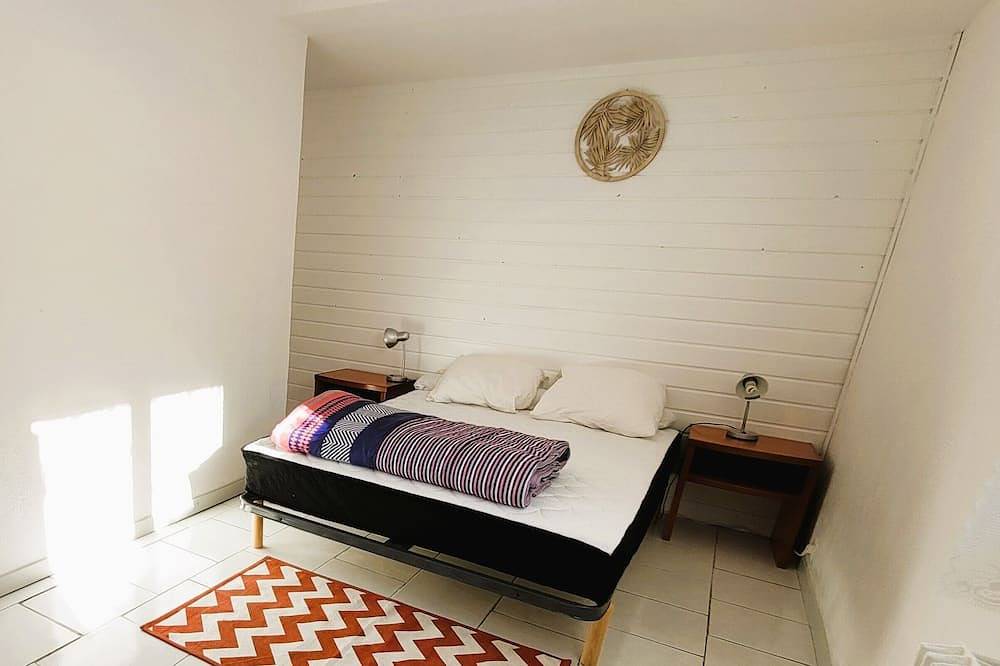 2-bedroom gîte for 5 to 7 people in Sarlat. Heated swimming pool. Free Wifi. in Sarlat-la-Canéda, Périgord Noir
