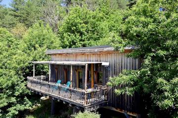 Cabane en bois pour 2 personnes, avec terrasse dans Lozère