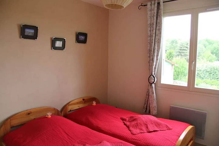 Location de vacances pour 8 personnes, avec jardin, animaux acceptés à Saint-Alban-Auriolles - 2