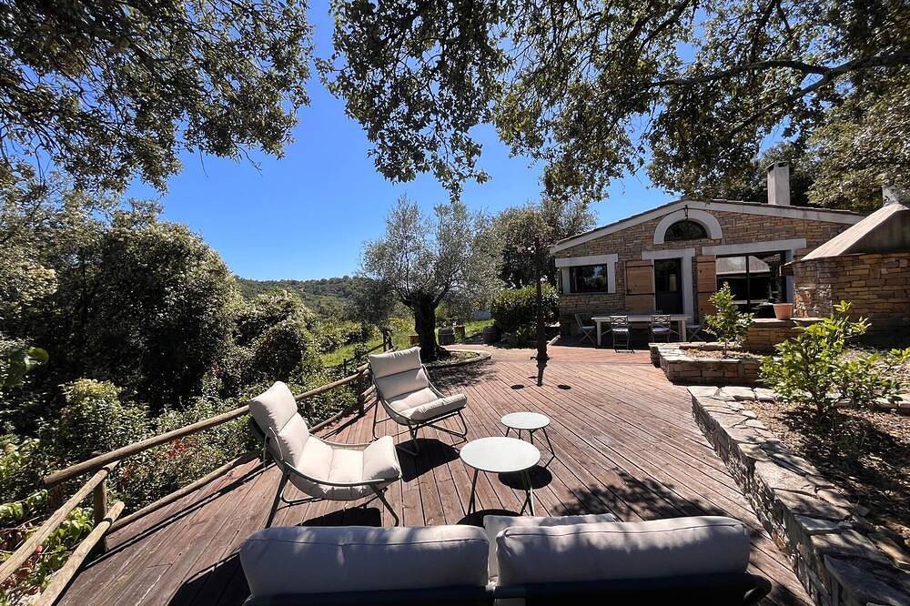 Maison de charme avec vue panoramique in Corconne, Côte méditerranéenne (France)