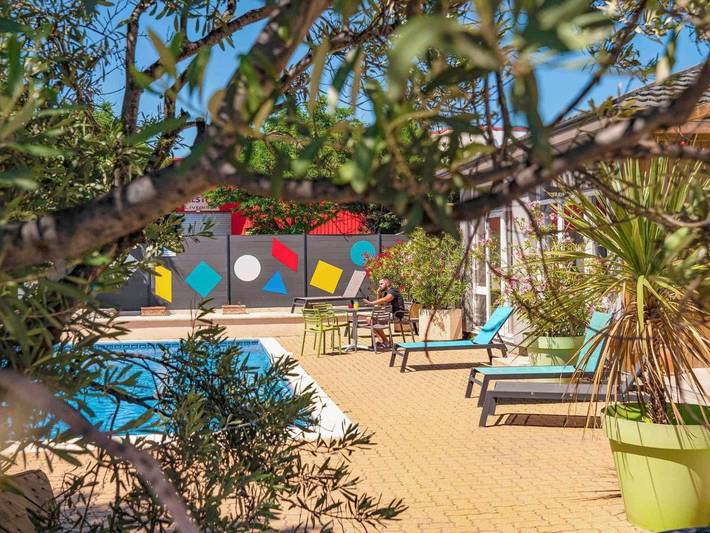 Hôtel pour 2 personnes, avec Terrasse ainsi que Jardin et Piscine à Vitrolles - 4