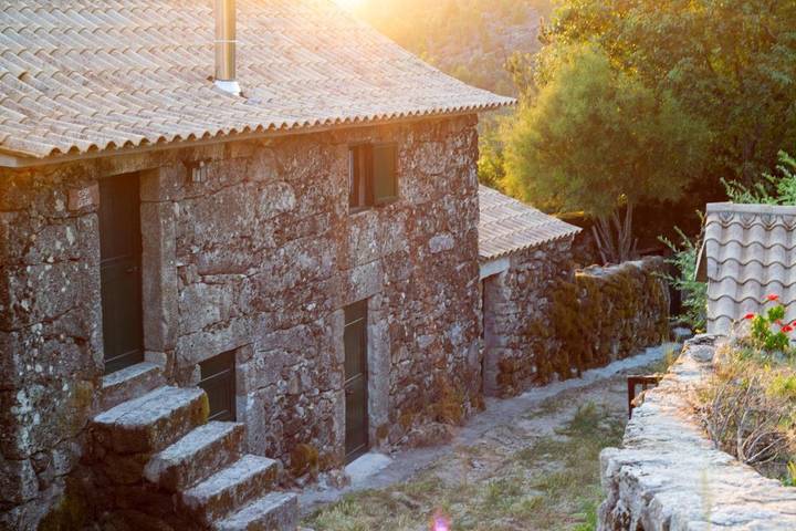 Location de vacances pour 4 personnes, avec piscine ainsi que jardin et vue dans Tondela