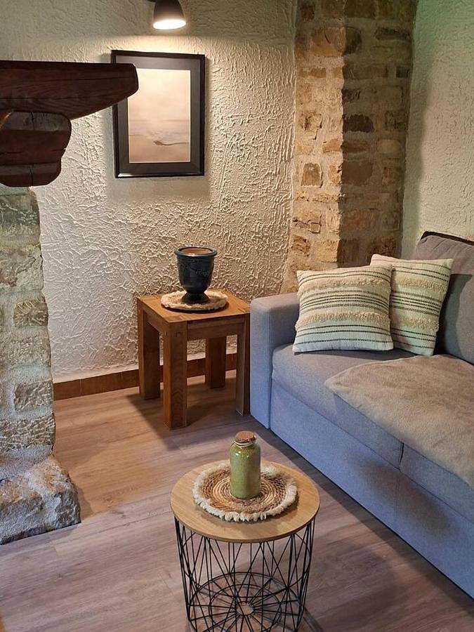 Location de vacances pour 6 personnes, avec vue et terrasse, adapté aux familles à Saint-Jean-de-Ceyrargues - 2