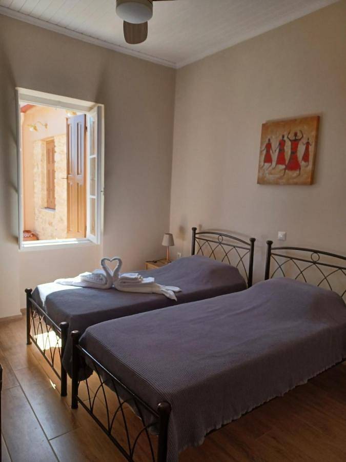 Villa pour 8 personnes, avec vue ainsi que jardin et piscine à Ithaque - 2