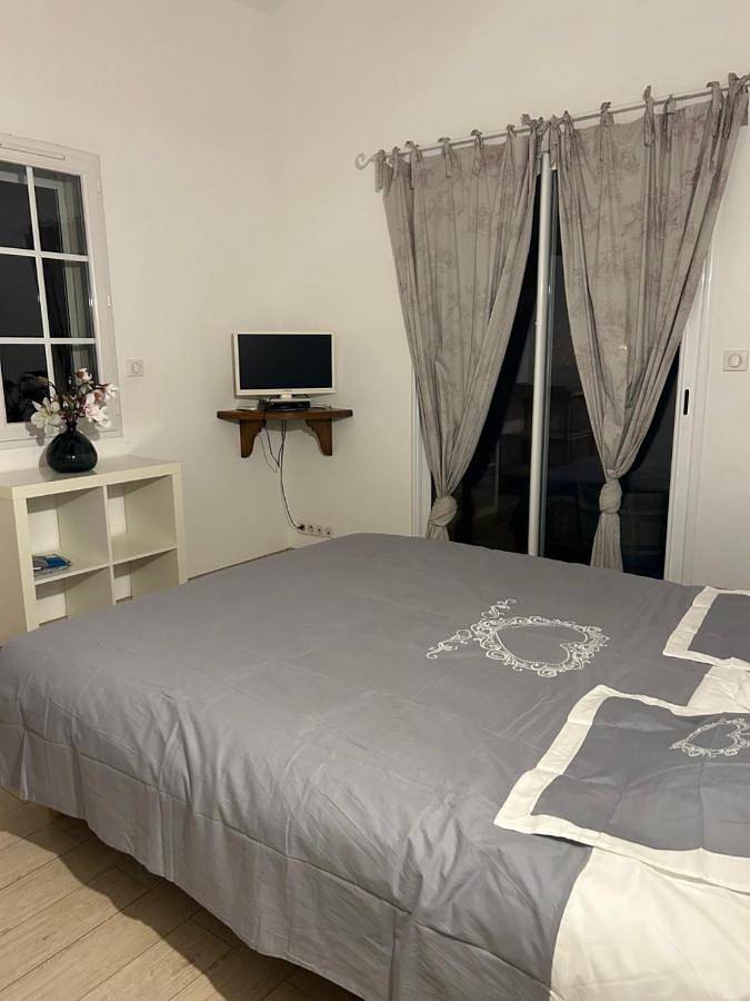 Location de vacances pour 8 personnes, avec piscine ainsi que jacuzzi et terrasse à Bizanet - 2