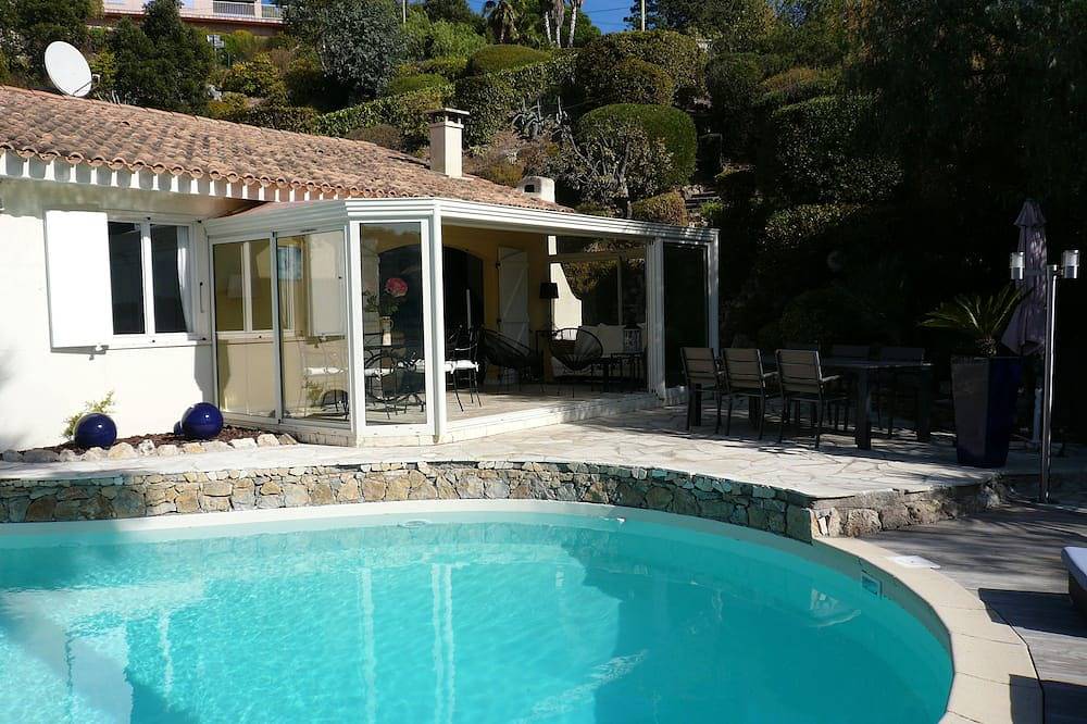 Villa pour 6 Personnes dans Roquebrune-sur-Argens, Région de Draguignan