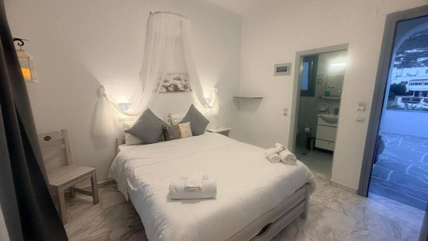 Maison d’hôte pour 2 personnes, avec jardin et vue dans Paros