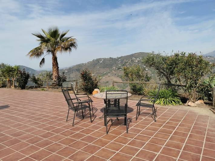 Villa 'Santomera' with Mountain View, Wi-Fi and Air Conditioning in Cómpeta, Costa del Sol