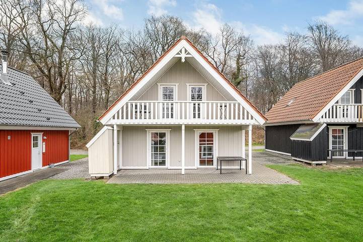 Ferienhaus für 8 Personen, mit Pool und Garten sowie Sauna