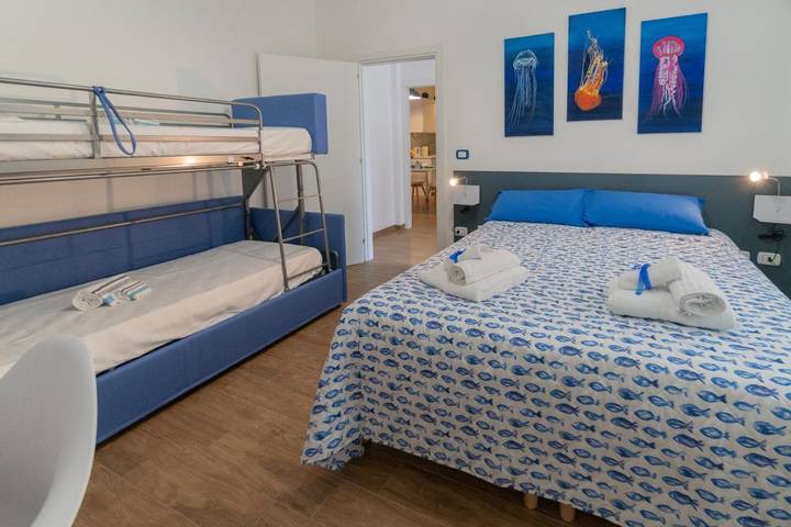 Appartamento per 6 persone, con balcone e panorama in Maruggio