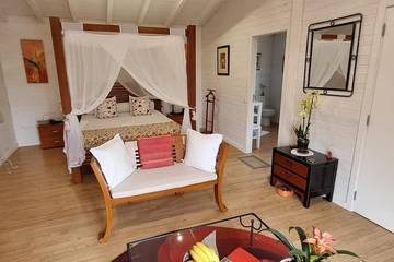 Maison de campagne pour 2 personnes, avec jacuzzi et piscine ainsi que jardin et terrasse dans Salir