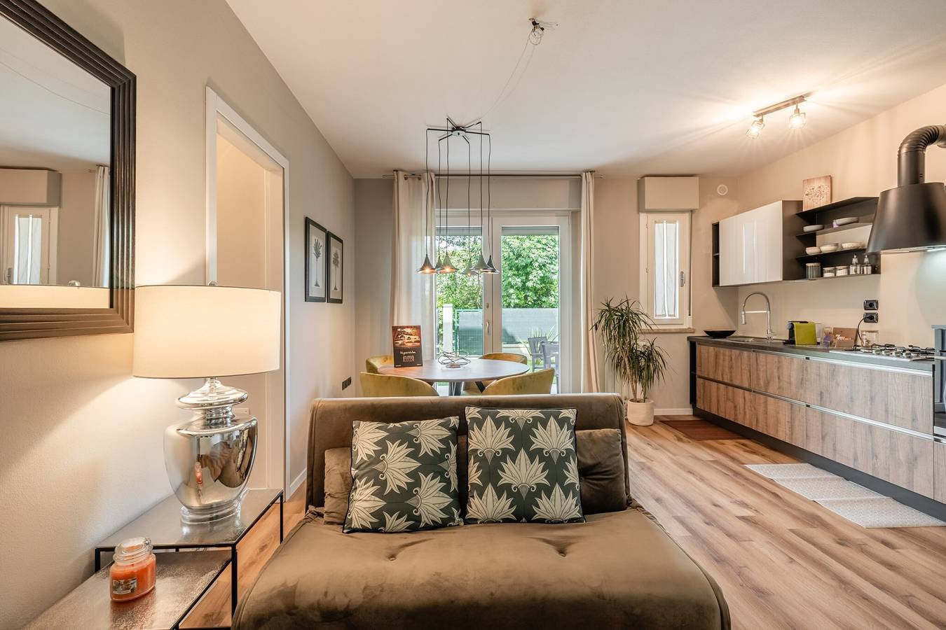 Entire apartment, Holiday Apartment "Casa Eva Lucca" with Private Garden and Wi-Fi in Lucca, Lucca Province