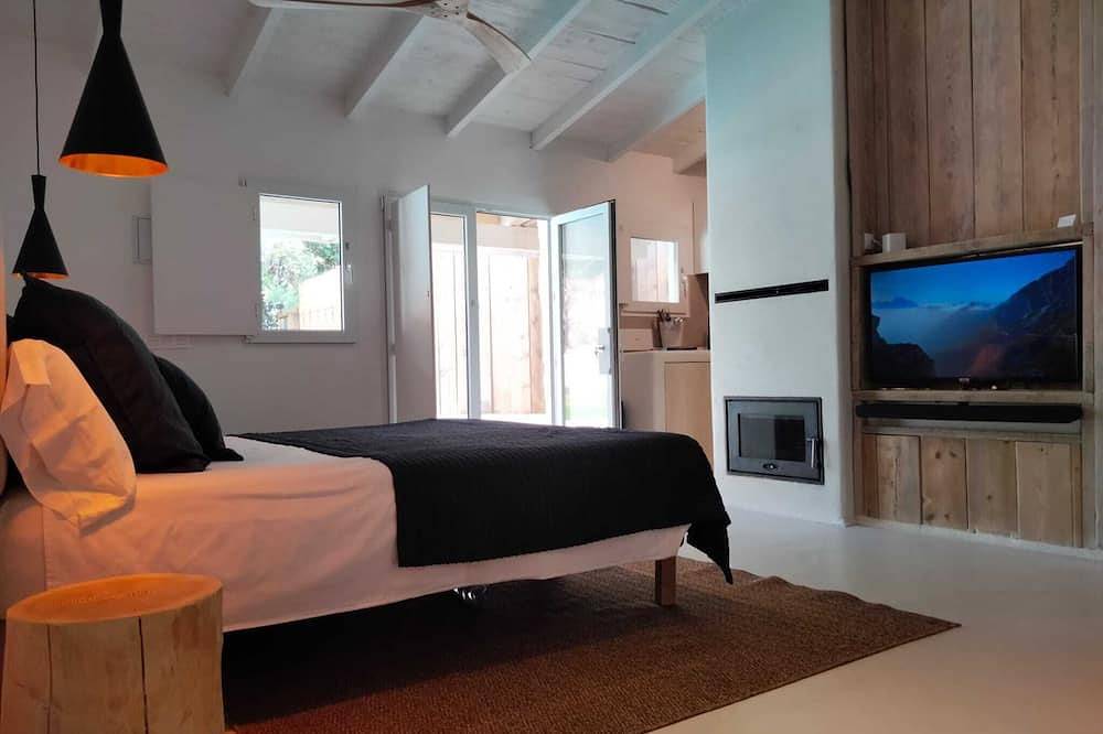 Ganze Wohnung, Kaolin Rocabella Apartment with Private Sandy Pool in Álora, Málaga Provinz