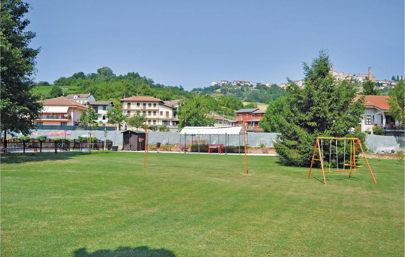 Apartamento vacacional entero, Moderno apartamento de 90m² con parking, piscina y WiFi, a 1km de Cisterna d'Asti in Cisterna d'Asti, Provincia d'Asti