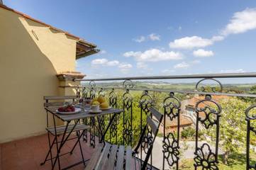 Gîte pour 5 personnes, avec balcon et vue dans Ghizzano