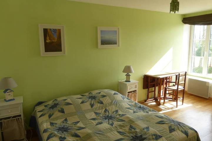 Gîte pour 4 personnes, avec jardin à Champcervon - 2