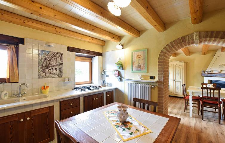 Apartamento de vacaciones de 105 pies cuadrados con aparcamiento, cocina, azotea e Internet in Lamon, Provincia de Belluno