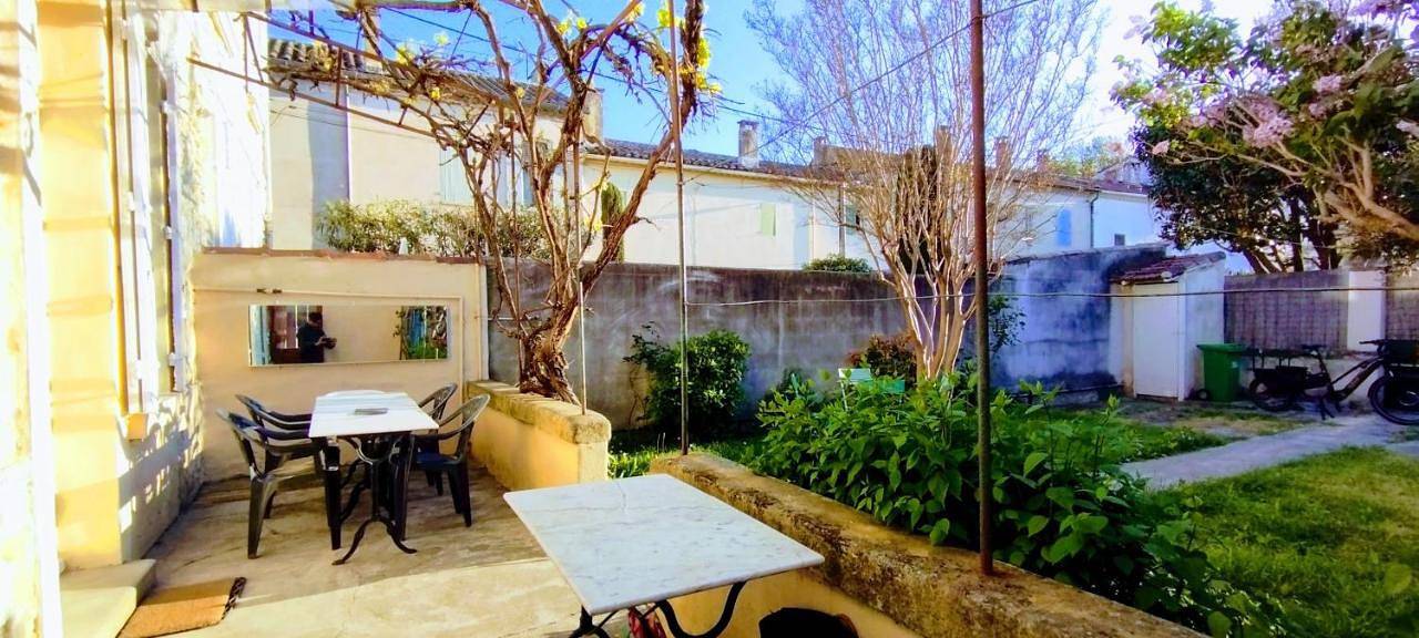 Villa Jardin fleuri in Avignon, Vaucluse
