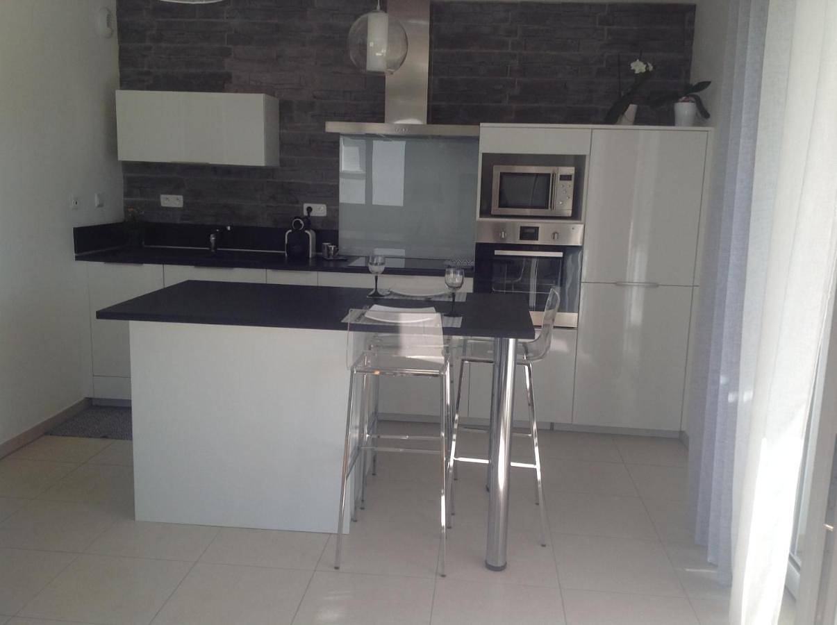 Appartement entier, Apartment in Sarrola-Carcopino, Région d'Ajaccio