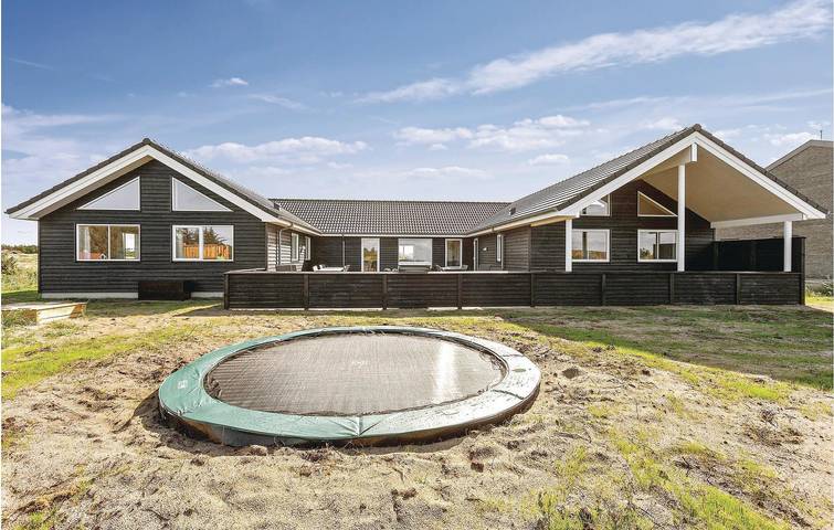 Ferienhaus für 20 Personen, mit Pool und Whirlpool sowie Sauna und Terrasse in Vorupør