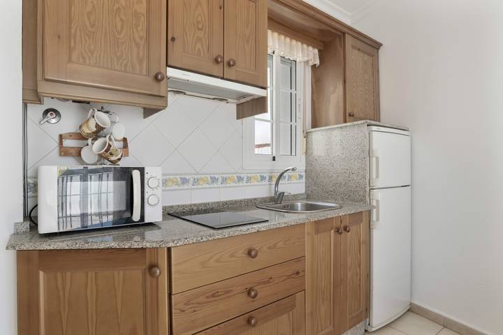 Entire apartment, Apartment 'Doña Alba 2' with Sea View, Shared Terrace and Balcony in Conil de la Frontera, Costa de la Luz