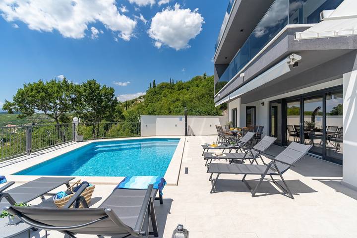 Villa für 8 Personen, mit Sauna und Pool sowie Garten in Split-Dalmatien - 2