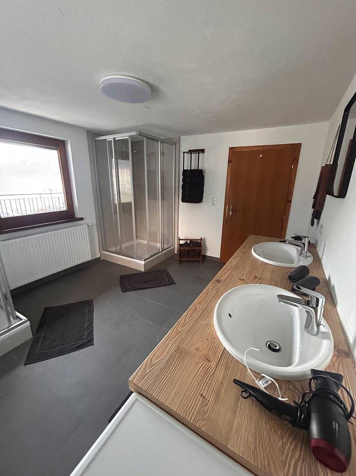 Ferienhaus für 13 Personen, mit Balkon und Terrasse sowie Ausblick in Finkenberg - 3