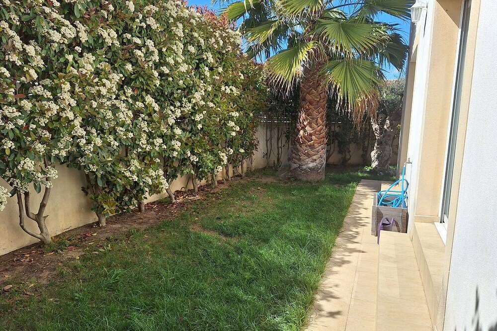 Proche de la mer villa avec piscine dans village  idéal pour les familles in Mauguio, Côte méditerranéenne (France)