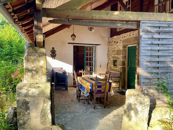 Location de vacances pour 4 personnes, avec Terrasse et Jardin ainsi que Piscine et Vue dans Sousceyrac-en-Quercy