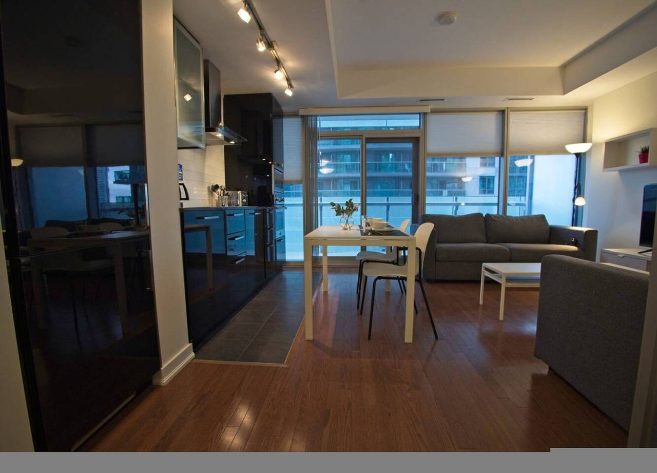 Entire apartment, 1Br Condo w/ Balcony/Pool/Gym in Toronto, Lake Ontario (Canada)