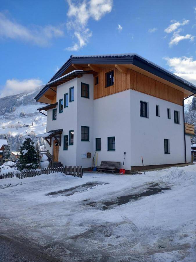 Ferienwohnung für 2 Personen, mit Ausblick und Sauna sowie Balkon in Rauris