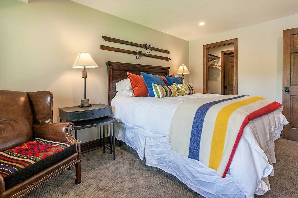 Perfektes Jahr rund um Mtn Escape! Kein Auto benötigt, bequem zur kostenlosen Bushaltestelle, wunderschön umgebaut! in Vail, Eagle County